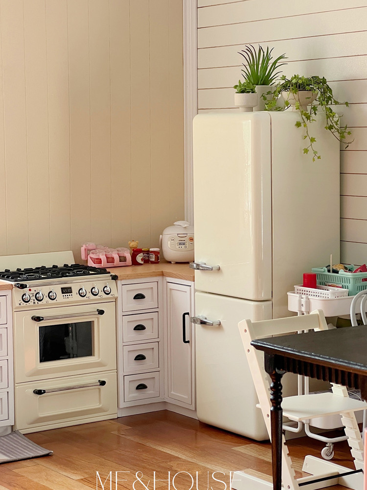 Kitchen Uncle - ドールハウスモデル家具アクセサリー、ライト付き金属冷蔵庫、キッチン家電、bjd、ob11、gsc、ブライス、笑、ミニチュア、1:6
