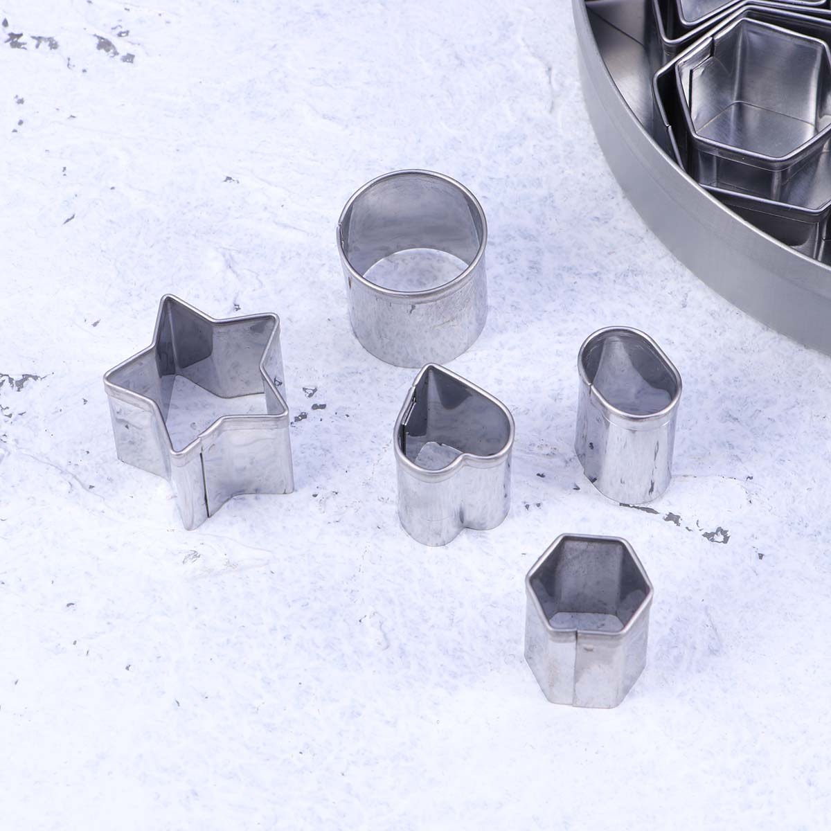 ステンレス製クッキー型セット。ミニサイズの幾何学模様の焼き型 - Baking Kitchen Set のレビューと価格